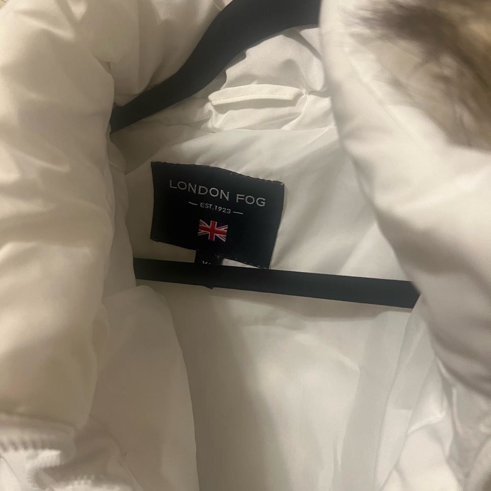 Like new London Fog puffer jacket detachable fur hood piece white w/black detail - Picture 3 of 3